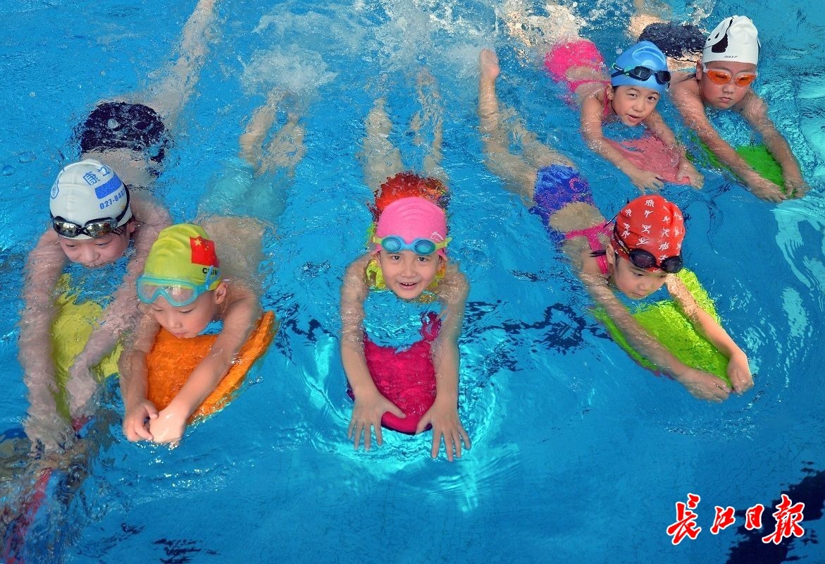 游泳赛场上的孩子们|摄影|人像摄影|疯子美人 - 原创作品 - 站酷 (ZCOOL)