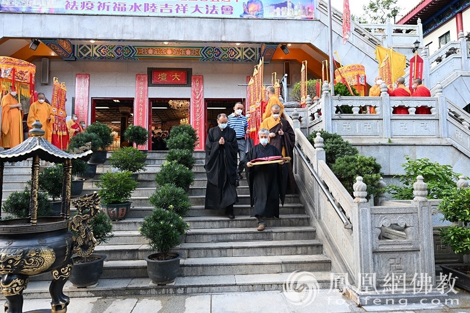 法会现场(图片来源:凤凰网佛教 摄影:香港西方寺)