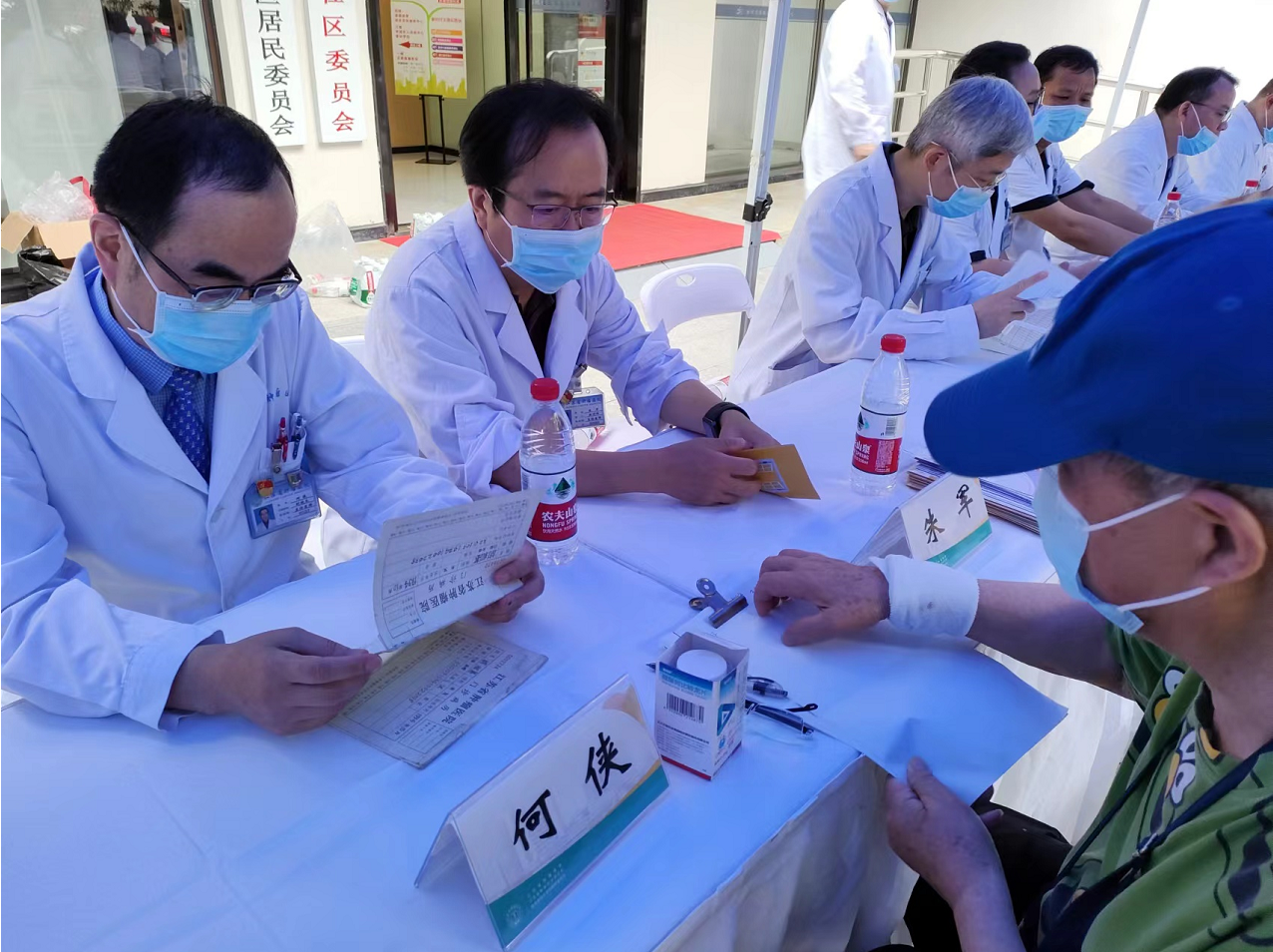 南京医科大学附属肿瘤医院举办“喜迎二十大，红医先锋行”基层义诊活动