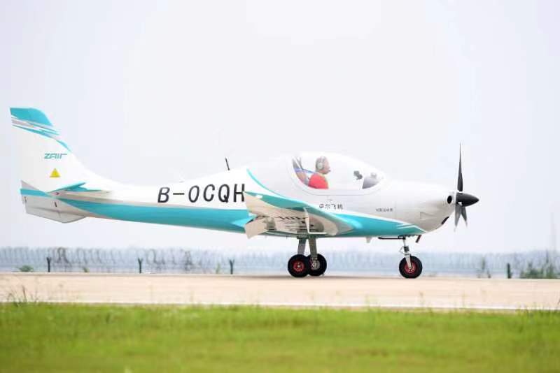 卓尔自主研发的ZA800轻型运动飞机成功首飞