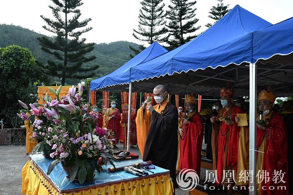 法会现场(图片来源:凤凰网佛教 摄影:香港西方寺)