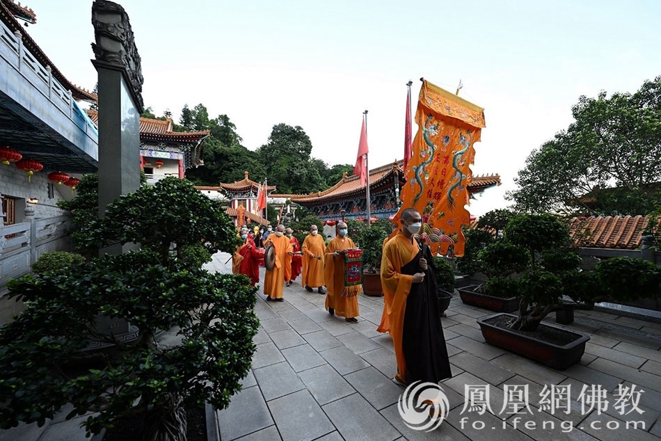 法会现场(图片来源:凤凰网佛教 摄影:香港西方寺)