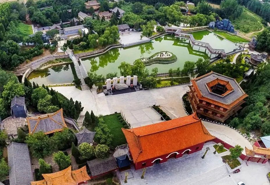 选择"原址型酿造生态圈"建设优质原粮基地,更是体现了洛阳杜康控股的