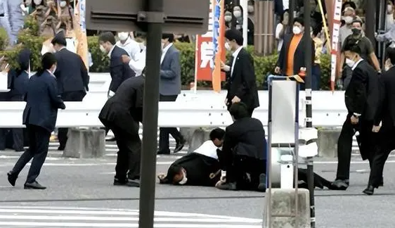 胡锡进:日本出事 咱们中国人之间怄什么气?
