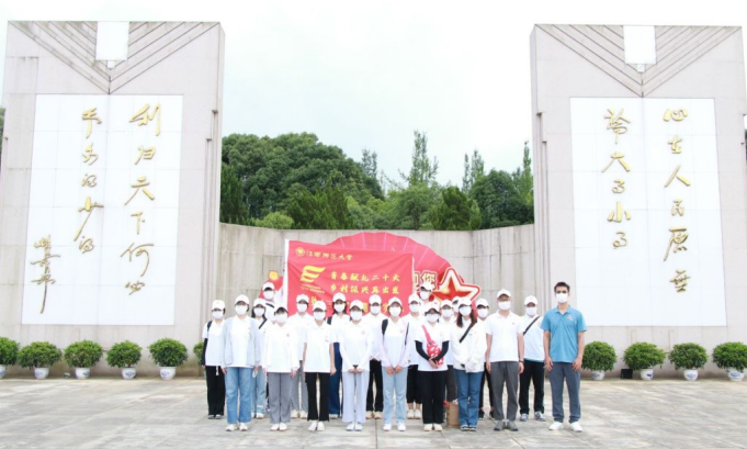 情系故里“三下乡”｜瞻仰耀邦陵园 传承先辈精神