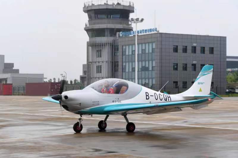 卓尔自主研发的ZA800轻型运动飞机成功首飞