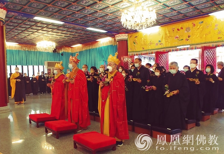 法会现场(图片来源:凤凰网佛教 摄影:香港西方寺)