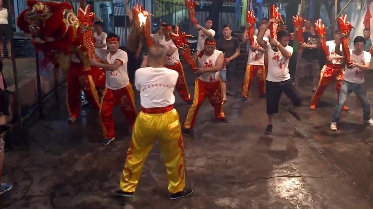 侯王庙里一场别具特色的转龙仪式，俨然为醉龙赋予了神奇的力量