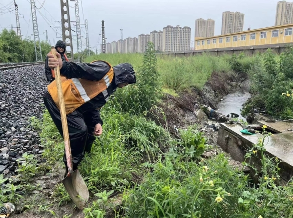 長春工務段全力迎戰強降雨確保列車安全