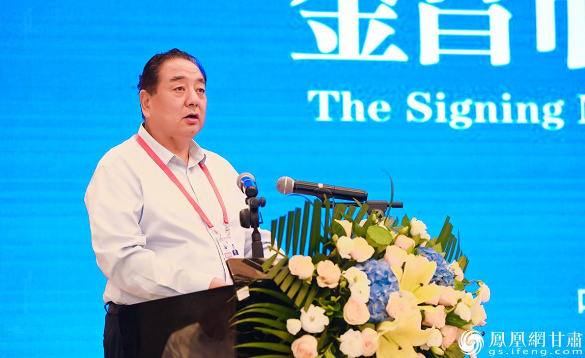 龙佰集团董事长许刚在签约仪式上发言 杨艺锴 摄