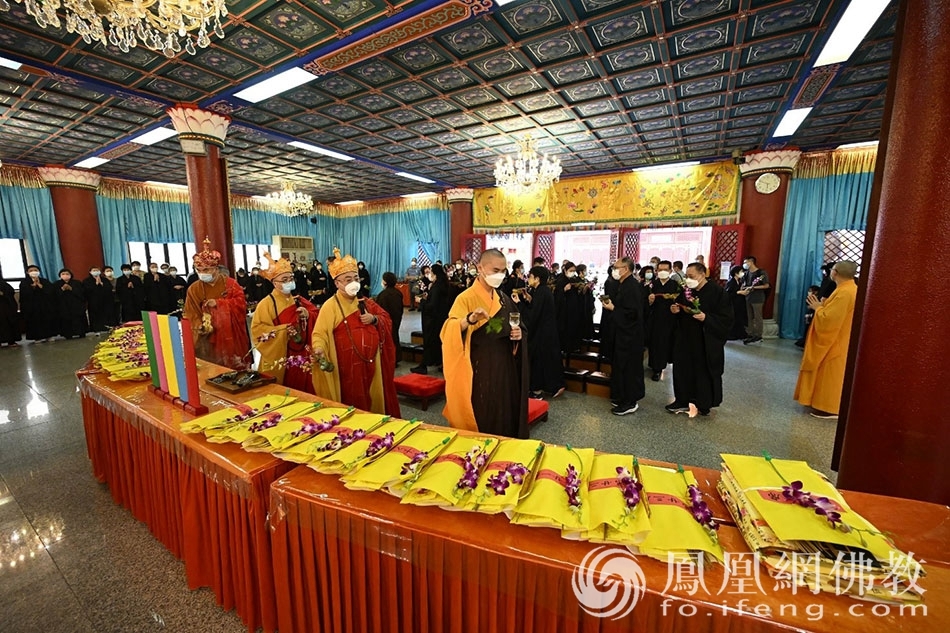 法会现场(图片来源:凤凰网佛教 摄影:香港西方寺)