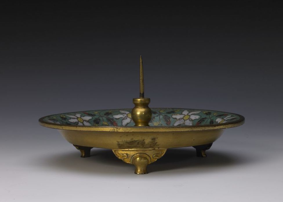 明 万历款掐丝珐琅栀子花纹蜡台 故宫博物院藏