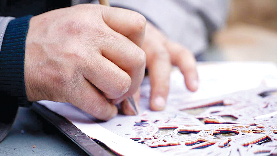 指尖续传承 甘肃“守艺人”让世间万象破“剪”而出