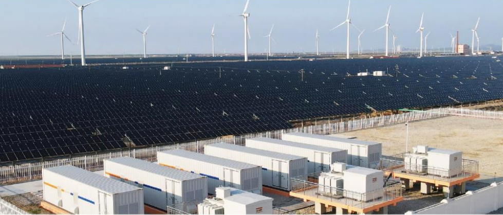 该项目生产的产品可以直接用于电源侧储能电站的建设,为传统发电端