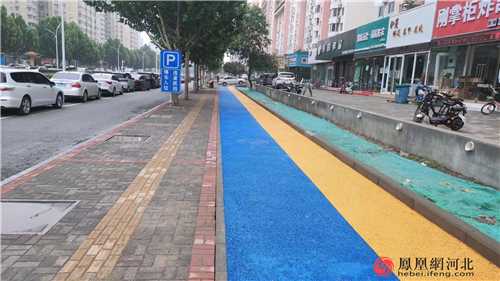 瑞兴路彩色步道。崔薇/供图