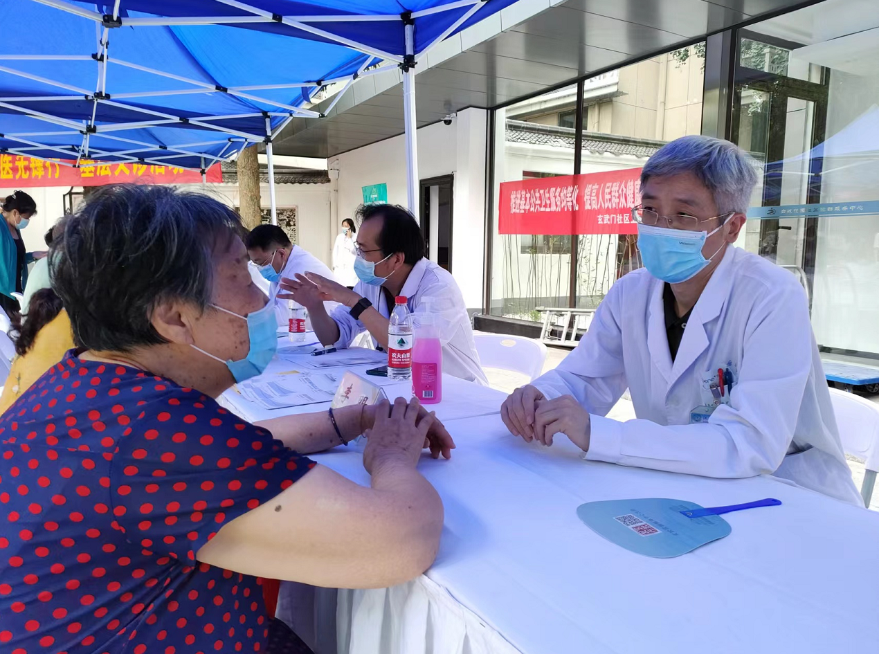 南京医科大学附属肿瘤医院举办“喜迎二十大，红医先锋行”基层义诊活动