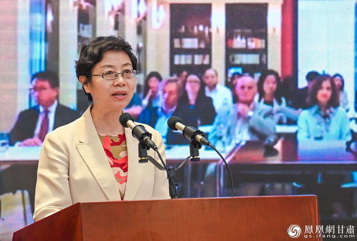 兰州市政府副市长杨平说,兰州是国家向西开放的战略平台和西部区域