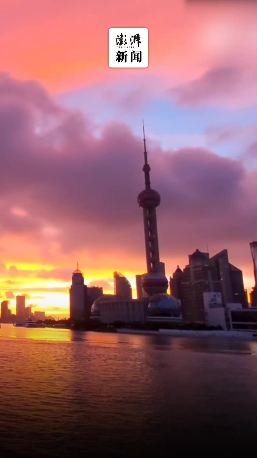 元气满满！晨间朝霞染红上海天空，绝美画面迎接新一周开始