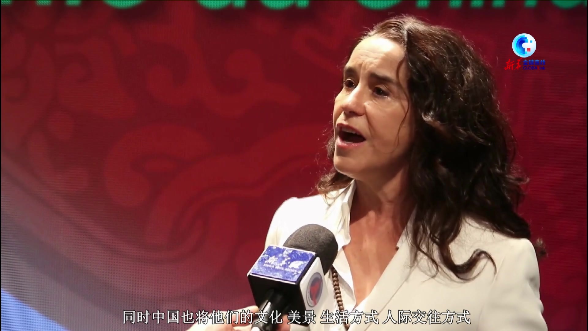 全球连线|文化总是国际交往中的先行者——访巴西著名演员卢塞莉亚·桑托斯