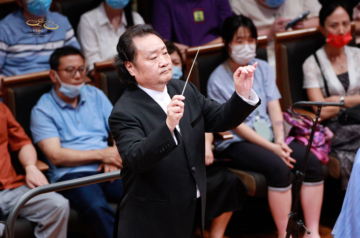 南京民族乐团音乐总监兼首席指挥张列
