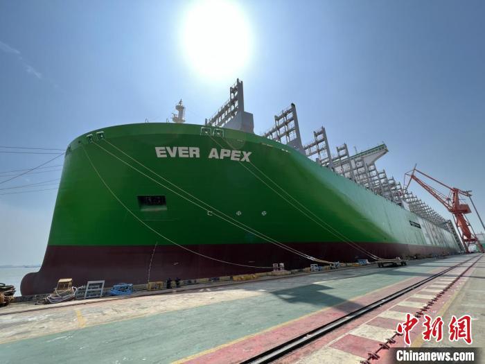 24000TEU集装箱巨轮在长兴岛交付