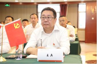 （图片说明：平安集团河北地区党员干部听李芬教授讲授西柏坡专题党课）