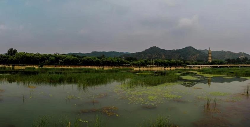 加固后的清坝坚不可摧，拱卫着世界文化遗产避暑山庄　　　董海良　摄