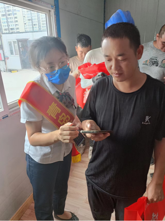 青农商行推出农民工电子工资单服务，精准解决新市民金融服务痛点