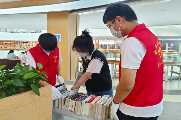 奋进新征程——巢湖学院赴巢湖市图书馆志愿服务实践团开展实践活动