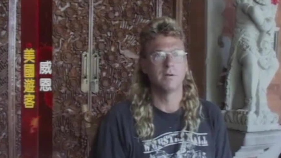 美国游客回忆巴厘岛大爆炸：大火熊熊烟雾弥漫，遍地都是残肢