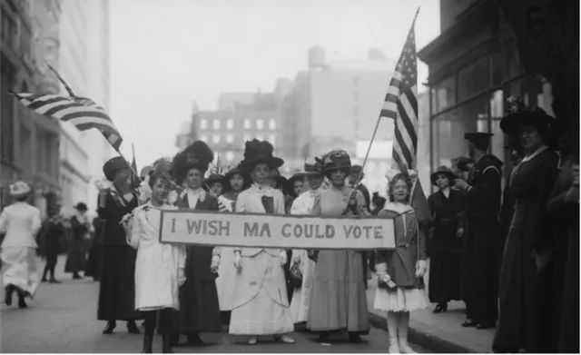 1872年，纽约，苏珊·安东尼带领16名妇女，要求进行登记投票