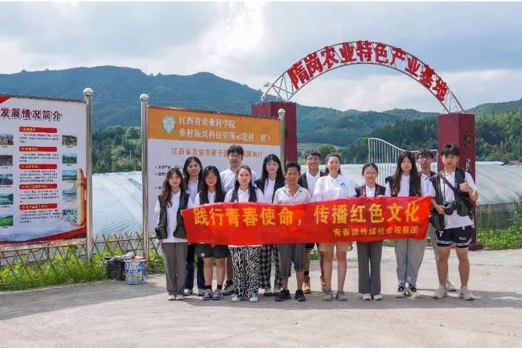 在隋岗农业特色产业基地参观调研
