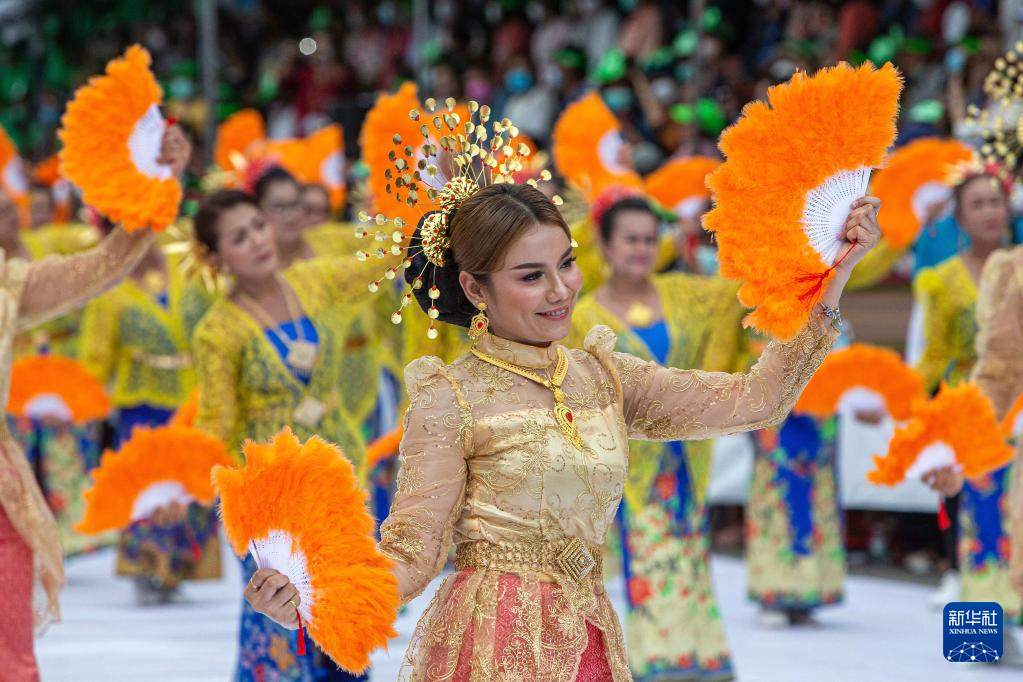 泰国蜡烛节在乌汶府恢复举办