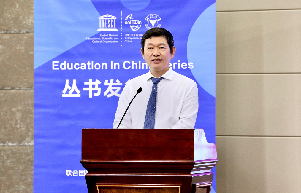 校长徐小洲致欢迎辞