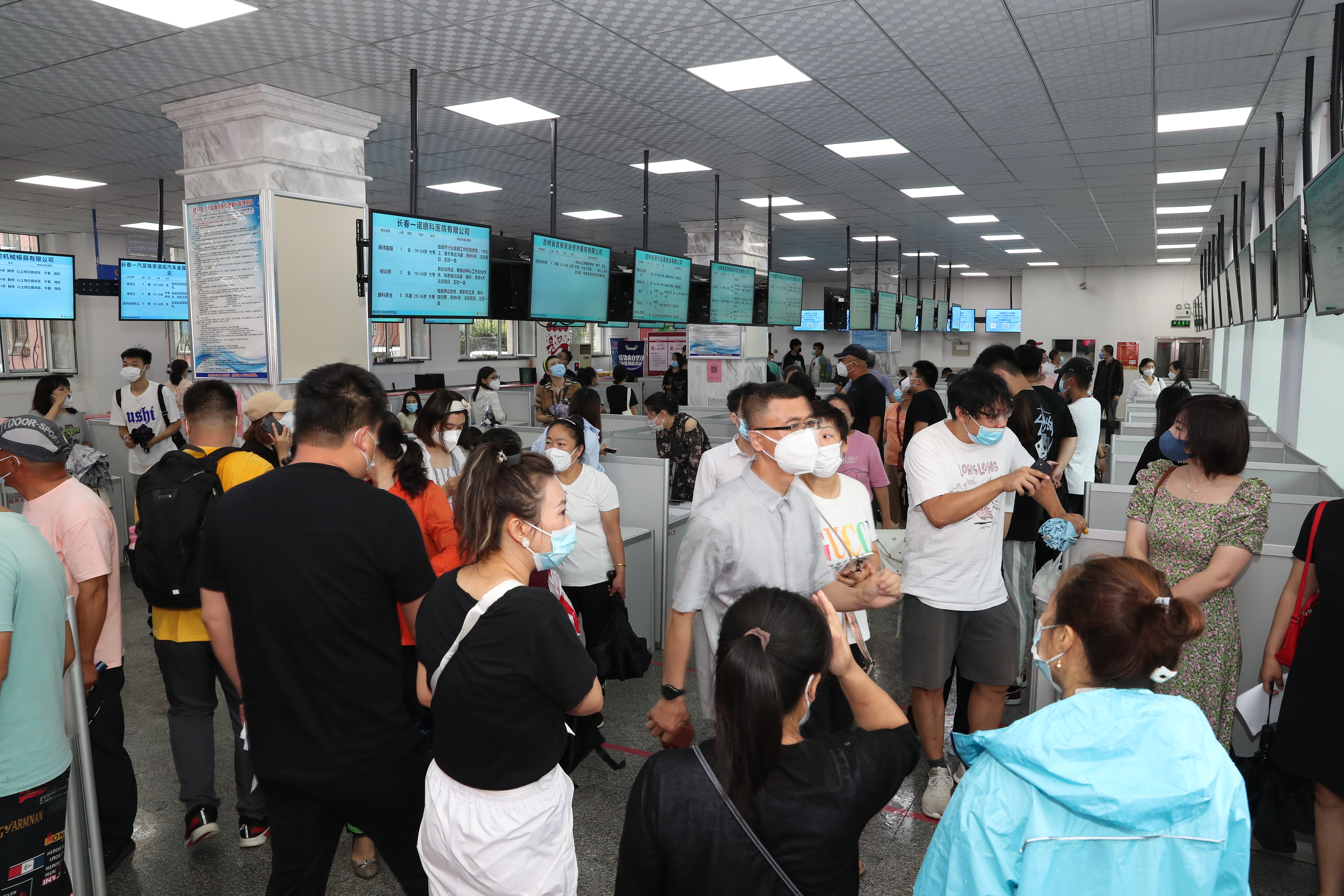 长春市经开区举办“稳就业，促发展”智汇经开—“专精特新”招聘大会
