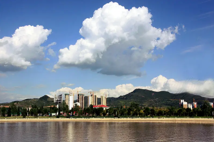 昔日的避暑山庄是“皇帝的选择”，今日的承德市已经成为全国人民的避暑胜地 图片来源于网络