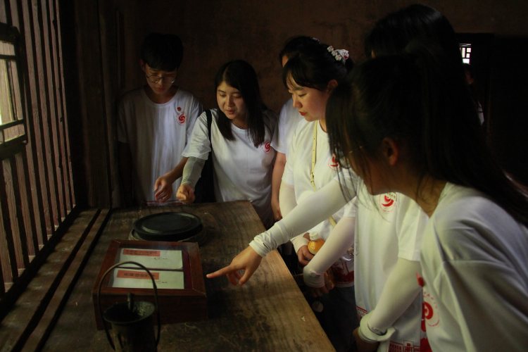 江西师大科技学院组织学生开展“红色走读”暑期社会实践活动