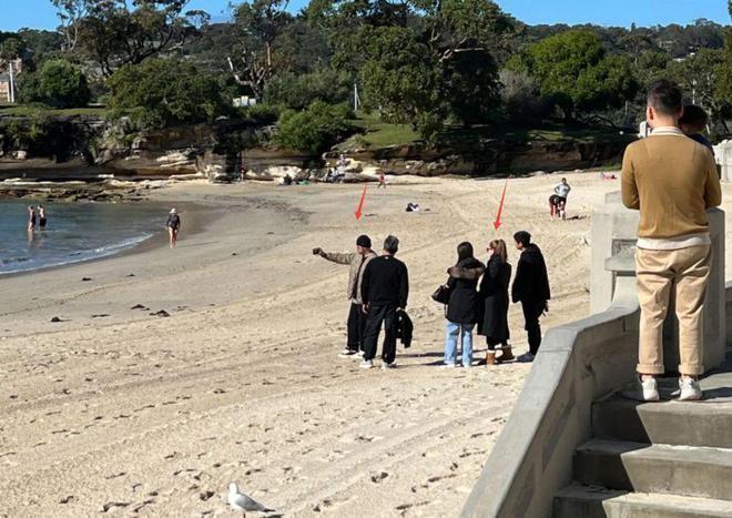 周杰伦悉尼度假被偶遇 穿羽绒夹克被网友吐槽像老头
