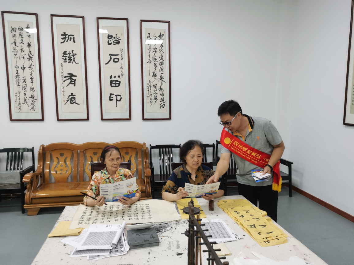 (阳光人寿株洲中支保险知识“进机关”)