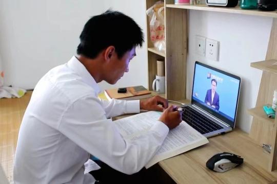 励志!外卖小哥收到上海交大研究生录取通知