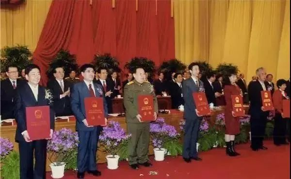 “国礼大师”李加林跨界推新作 《兰亭序》茶桌续写“织锦传奇”