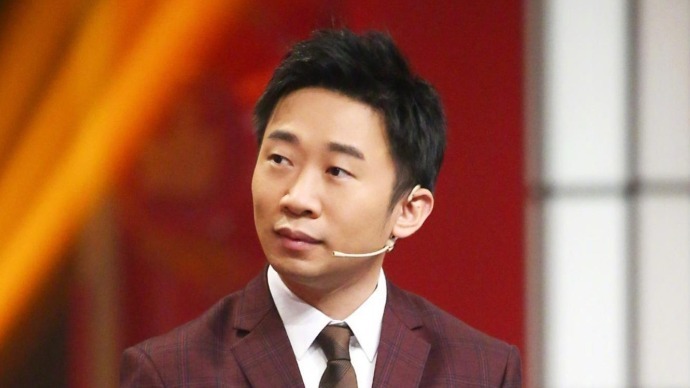 杨迪激动晒主持人资格证却忘打码 粉丝配合“假装没看见”_凤凰网