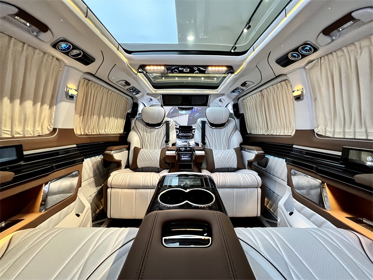 奔驰v260l平顶改装伊丽莎白内饰现车