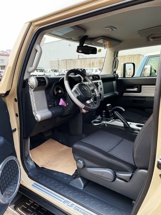 当前位置:>凤凰网汽车>徐州>降价>正文>2022款全新丰田fj酷路泽内饰