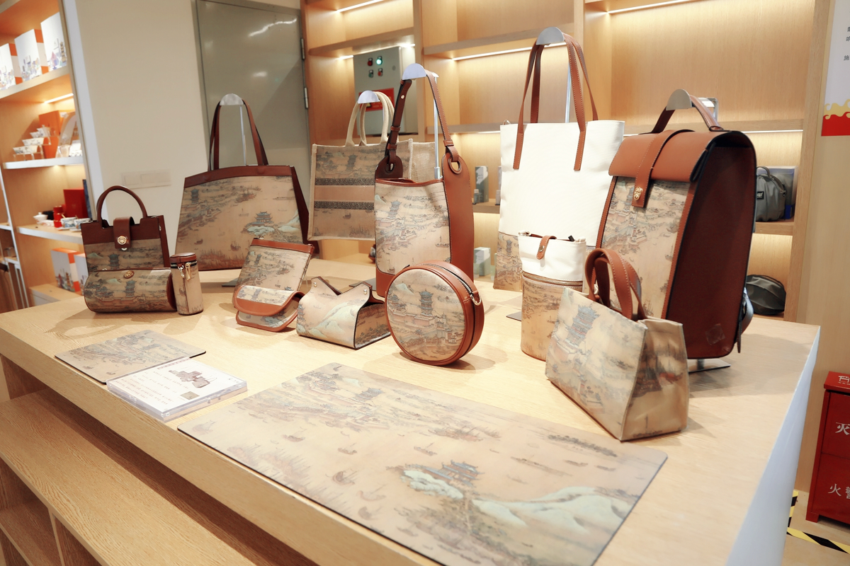 一杯越千年黄鹤楼茶饮文创店亮相天河机场