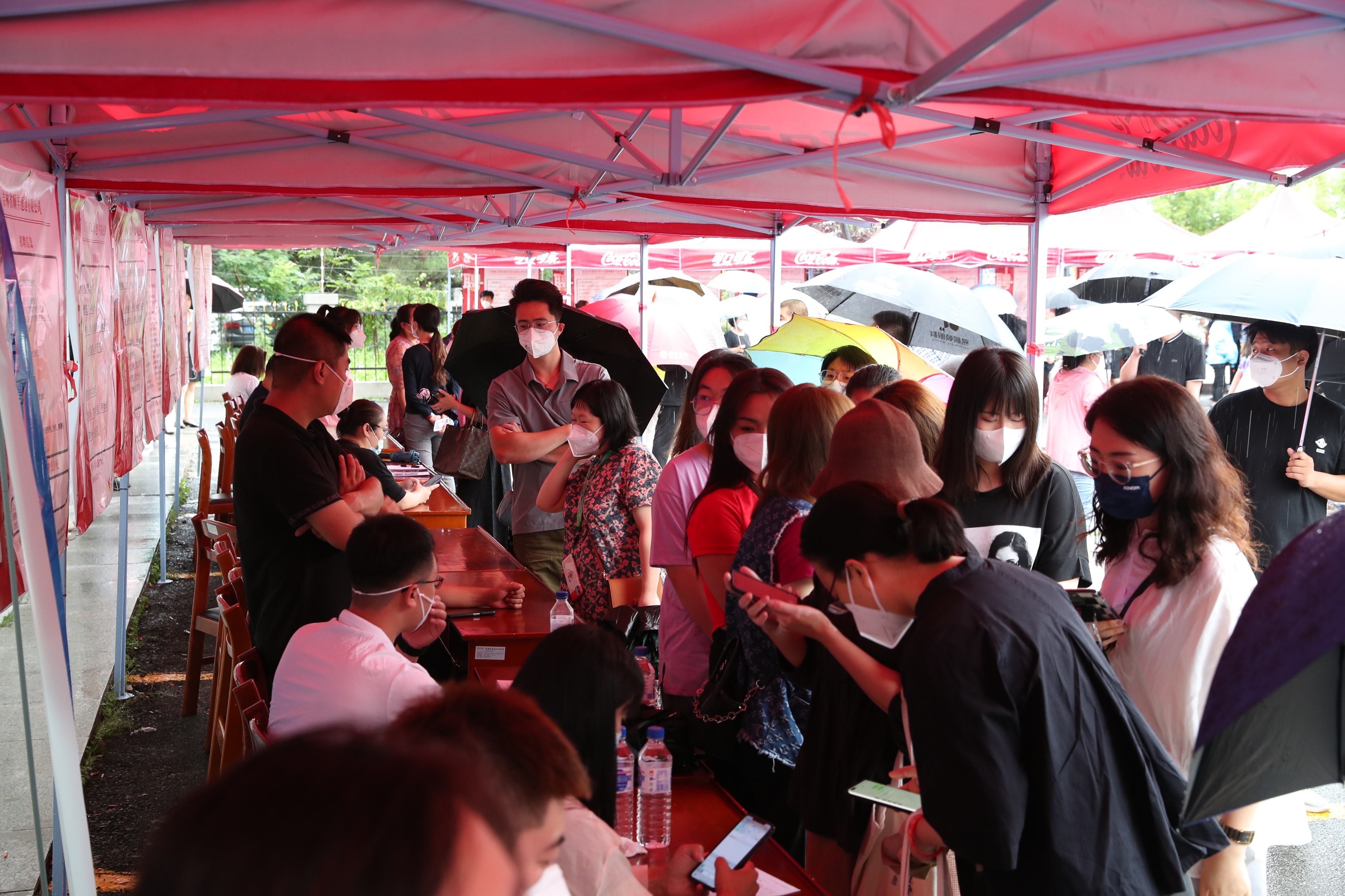 经开区举办“稳就业，促发展”智汇经开—“专精特新”招聘大会