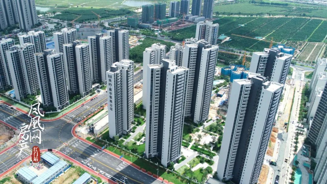 户型主推建面约99-138㎡,与相邻的海棠公馆推出的产品段大致相同,毛坯