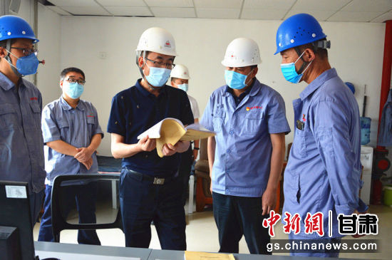 7月18日,甘肃科技集团党委书记、董事长吴树宏到所属企业金创绿丰公司开展调研。