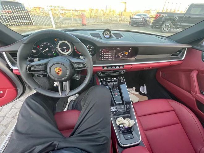 22款保时捷911现车160万 到店实车试驾