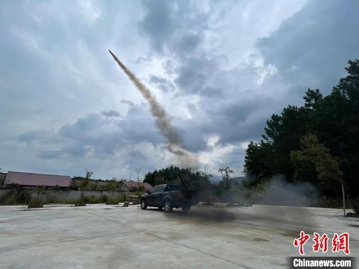 图为德兴市人工增雨现场。　江西省气象台供图